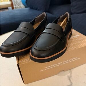 Dr. Scholl’s Black Penny Loafers with Tan Trim